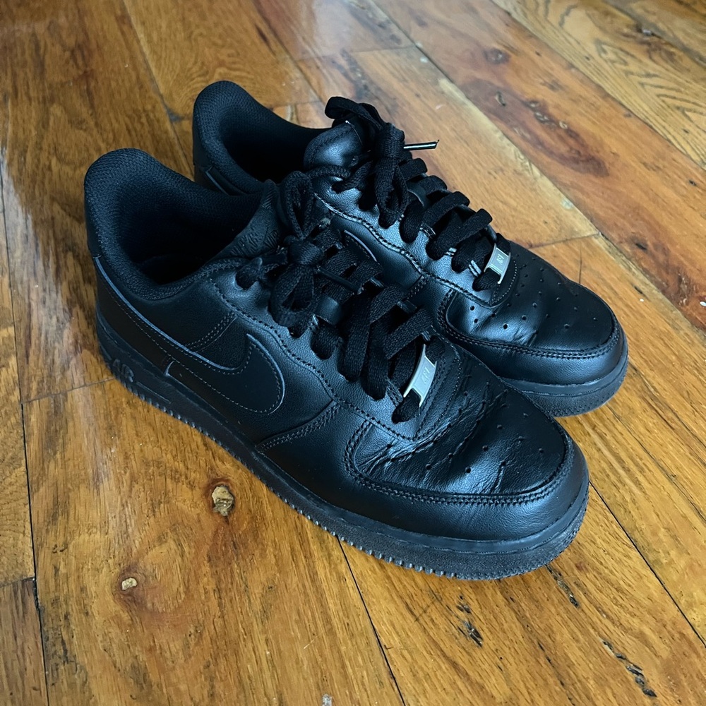Black Nike Air Force women’s 7.5/mens 6